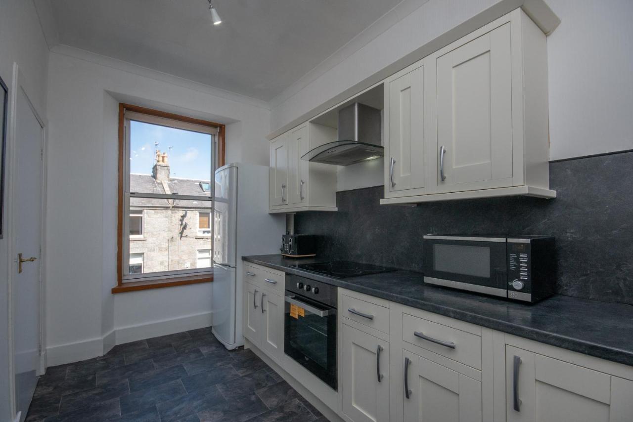 Dwellcome Home Ltd 1 Bed Apt, Half Mile To Union Street Yet Quiet, Free Parking, Fast Wifi, Ideal For Long Term Contractor, Etc Stays, Fully Equipped Kitchen, Regular Housekeeping Option - See Our Site For Assurance Aberdeen Dış mekan fotoğraf