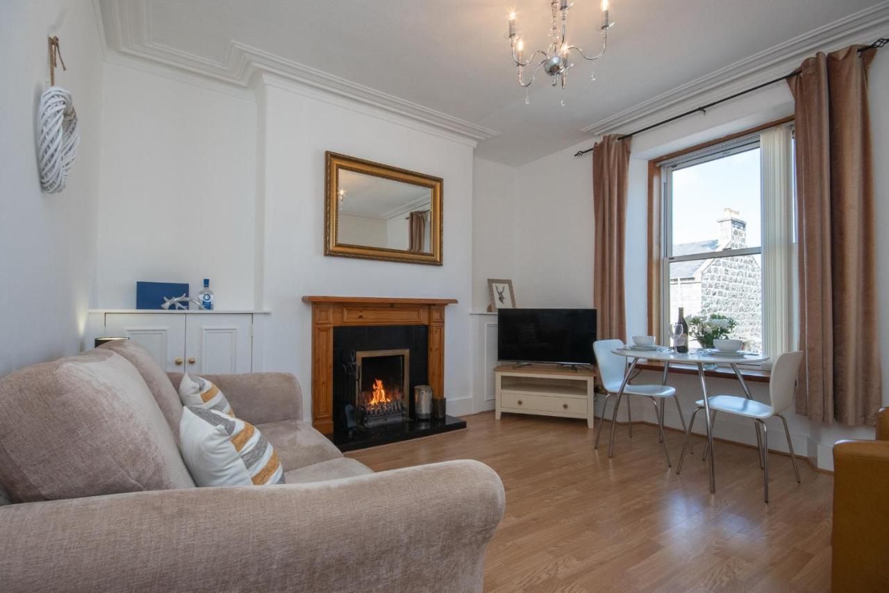 Dwellcome Home Ltd 1 Bed Apt, Half Mile To Union Street Yet Quiet, Free Parking, Fast Wifi, Ideal For Long Term Contractor, Etc Stays, Fully Equipped Kitchen, Regular Housekeeping Option - See Our Site For Assurance Aberdeen Dış mekan fotoğraf