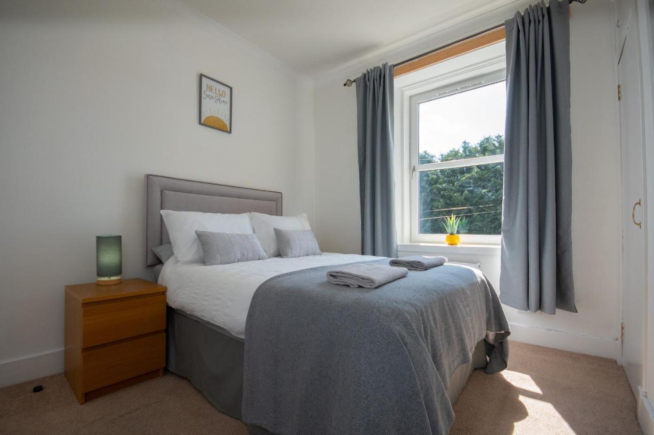 Dwellcome Home Ltd 1 Bed Apt, Half Mile To Union Street Yet Quiet, Free Parking, Fast Wifi, Ideal For Long Term Contractor, Etc Stays, Fully Equipped Kitchen, Regular Housekeeping Option - See Our Site For Assurance Aberdeen Dış mekan fotoğraf