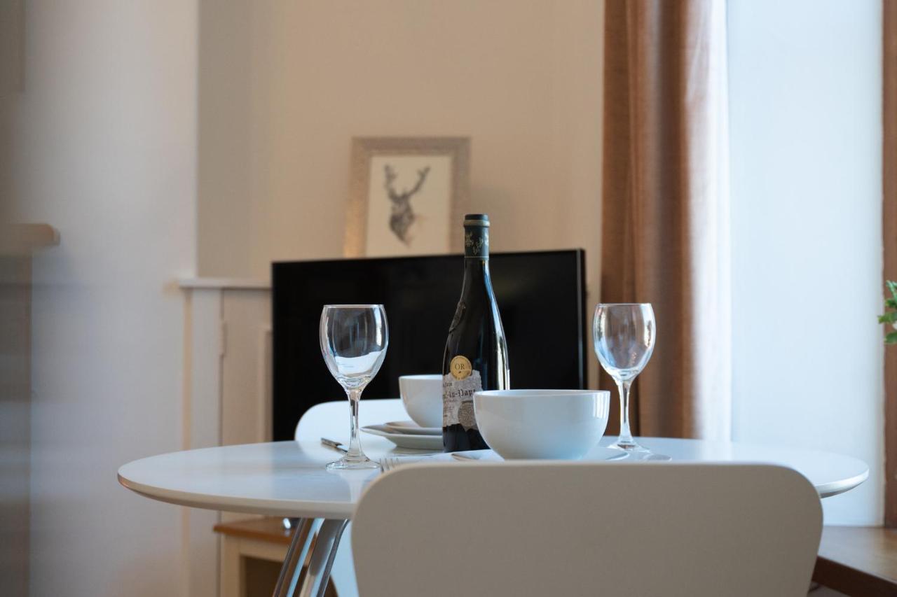 Dwellcome Home Ltd 1 Bed Apt, Half Mile To Union Street Yet Quiet, Free Parking, Fast Wifi, Ideal For Long Term Contractor, Etc Stays, Fully Equipped Kitchen, Regular Housekeeping Option - See Our Site For Assurance Aberdeen Dış mekan fotoğraf