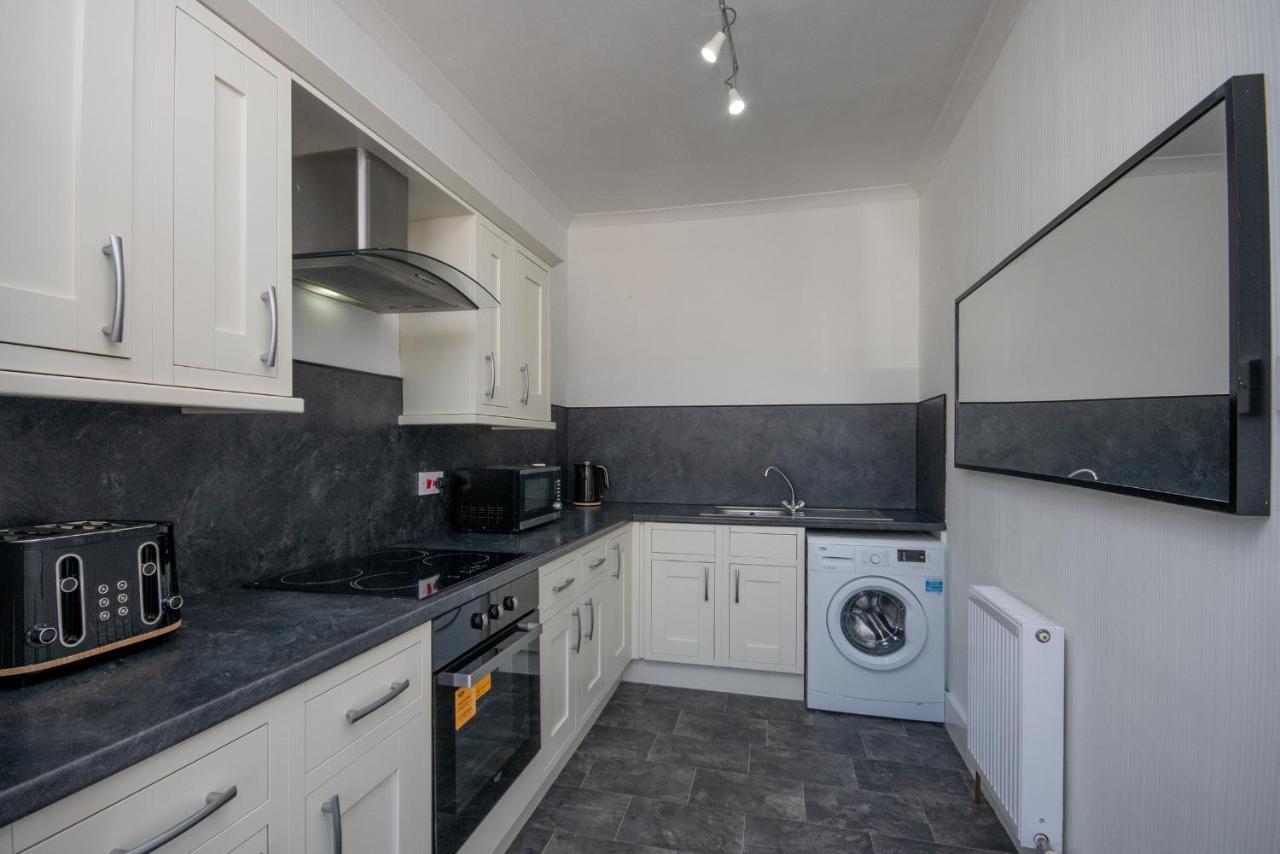 Dwellcome Home Ltd 1 Bed Apt, Half Mile To Union Street Yet Quiet, Free Parking, Fast Wifi, Ideal For Long Term Contractor, Etc Stays, Fully Equipped Kitchen, Regular Housekeeping Option - See Our Site For Assurance Aberdeen Dış mekan fotoğraf