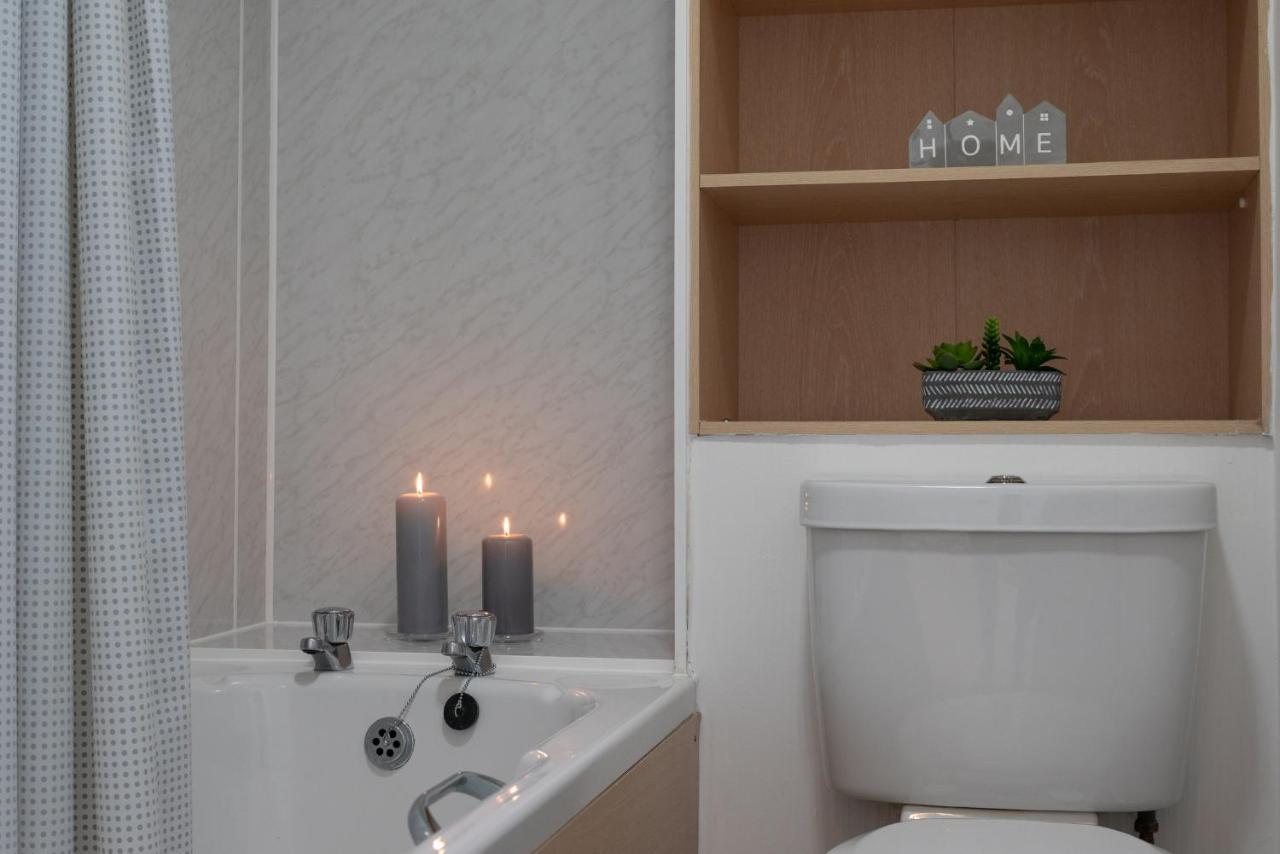Dwellcome Home Ltd 1 Bed Apt, Half Mile To Union Street Yet Quiet, Free Parking, Fast Wifi, Ideal For Long Term Contractor, Etc Stays, Fully Equipped Kitchen, Regular Housekeeping Option - See Our Site For Assurance Aberdeen Dış mekan fotoğraf