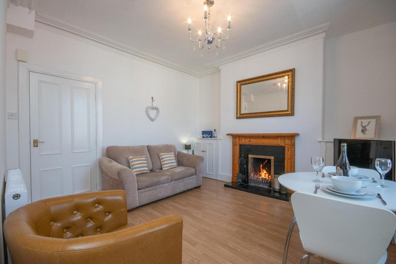 Dwellcome Home Ltd 1 Bed Apt, Half Mile To Union Street Yet Quiet, Free Parking, Fast Wifi, Ideal For Long Term Contractor, Etc Stays, Fully Equipped Kitchen, Regular Housekeeping Option - See Our Site For Assurance Aberdeen Dış mekan fotoğraf