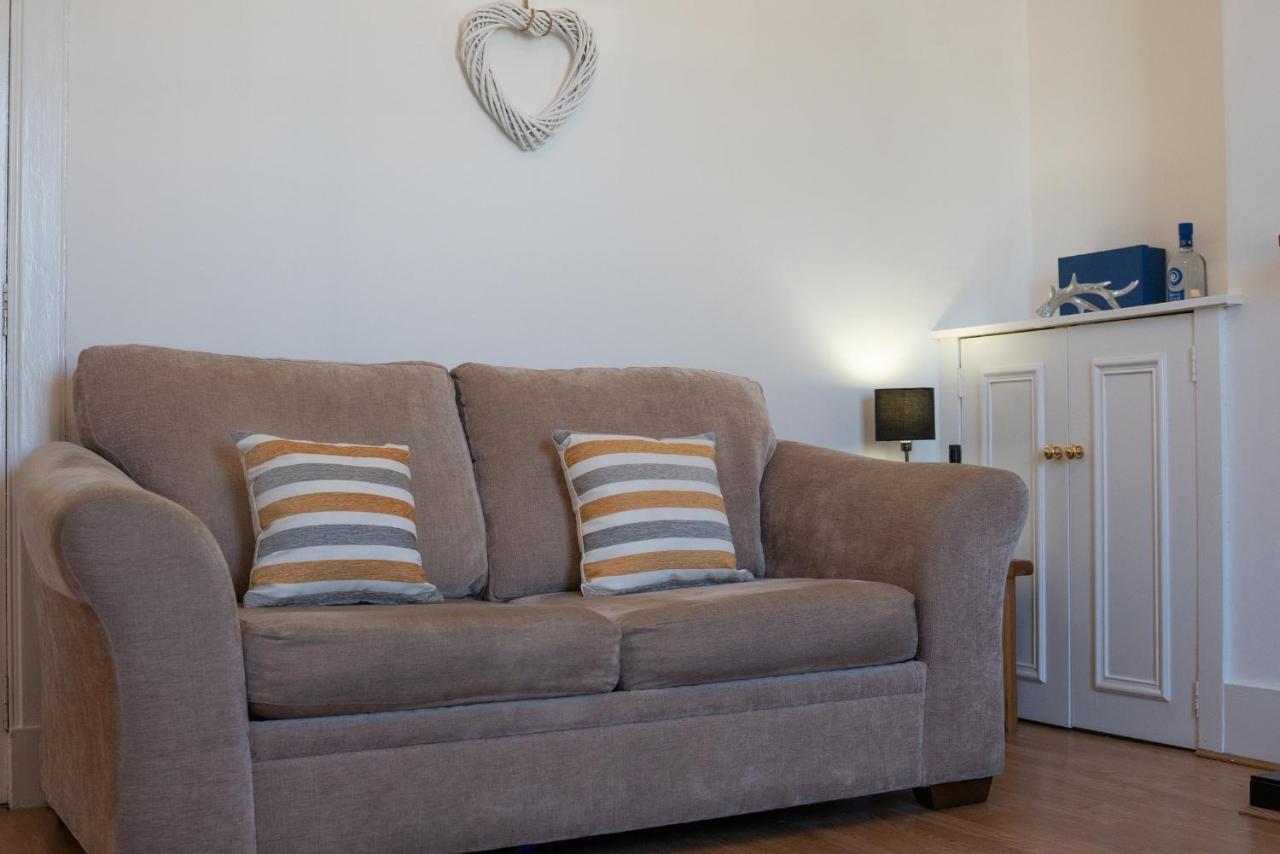 Dwellcome Home Ltd 1 Bed Apt, Half Mile To Union Street Yet Quiet, Free Parking, Fast Wifi, Ideal For Long Term Contractor, Etc Stays, Fully Equipped Kitchen, Regular Housekeeping Option - See Our Site For Assurance Aberdeen Dış mekan fotoğraf