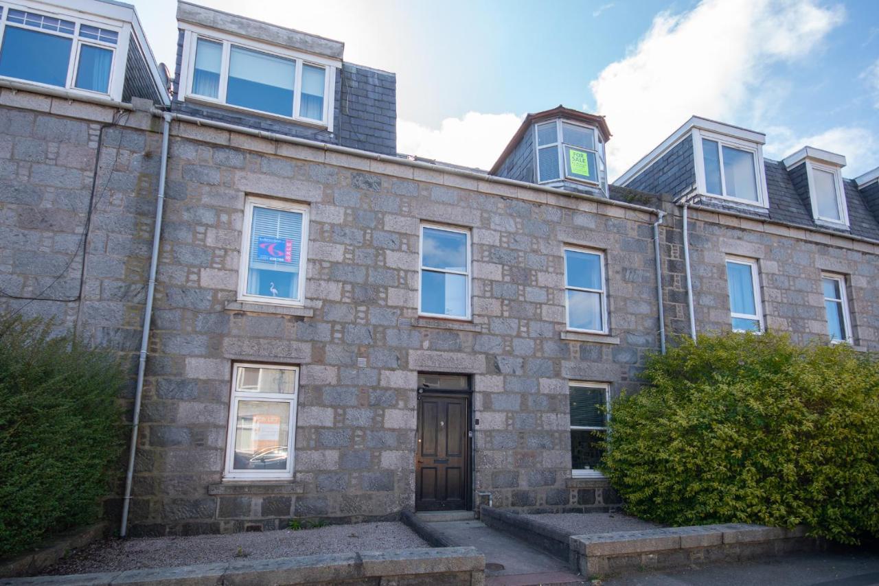 Dwellcome Home Ltd 1 Bed Apt, Half Mile To Union Street Yet Quiet, Free Parking, Fast Wifi, Ideal For Long Term Contractor, Etc Stays, Fully Equipped Kitchen, Regular Housekeeping Option - See Our Site For Assurance Aberdeen Dış mekan fotoğraf